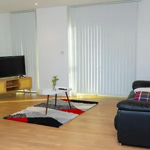 1 Bed Luxury Comfortable Apt Apartment London