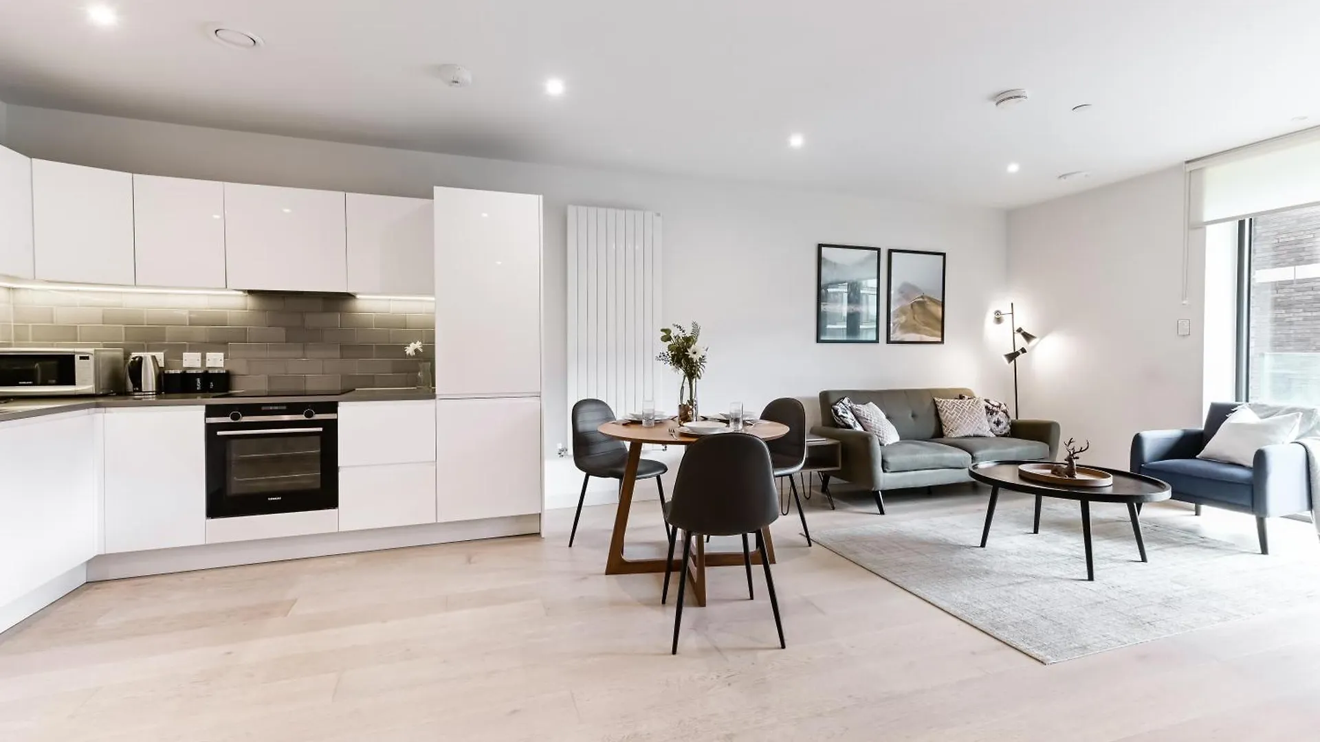 Khayat Homes - The Cosy Cabo - One Bed Apt London